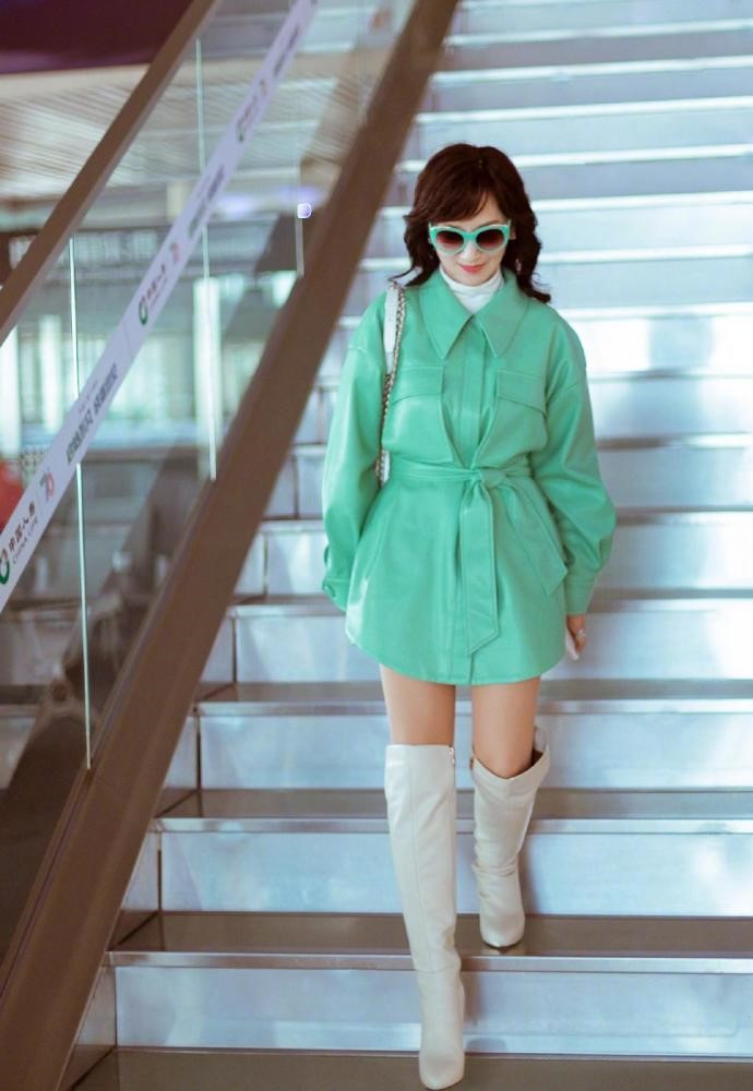 Triệu Nhã Chi gây choáng với thời trang như 9X, đẹp bất chấp 66 tuổi ảnh 3