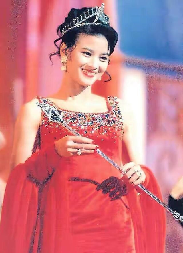 “Nàng Hậu” châu Á 1985: Quay phim liền 36 giờ, nỗ lực làm việc ở tuổi 56 tạo nên kỳ tích ảnh 8