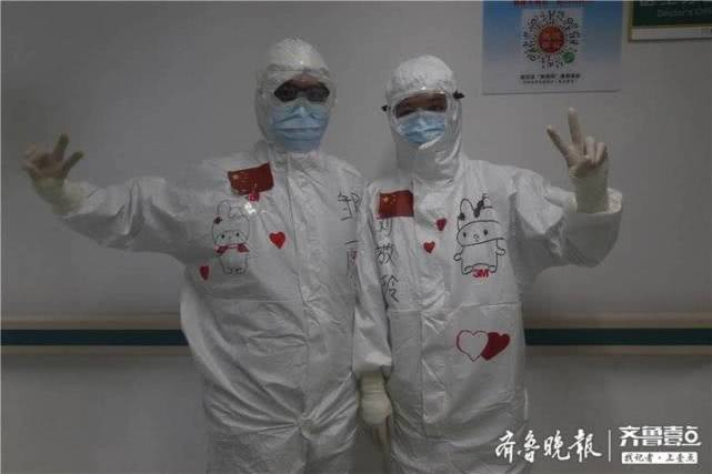 [Độc] Bí ẩn những hình vẽ đặc biệt trên quần áo bảo hộ của nhân viên y tế Vũ Hán ảnh 4