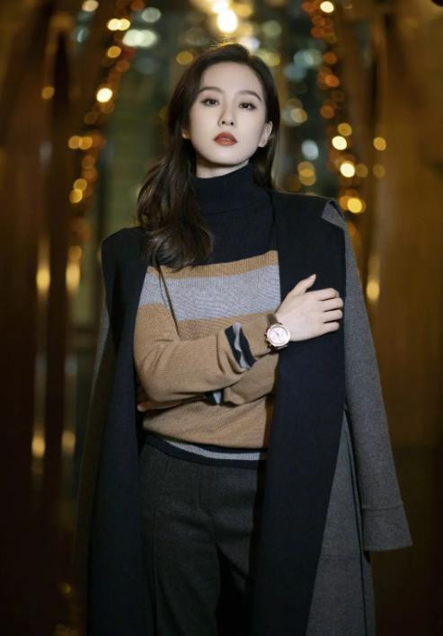 “Tiên tỷ” diện chiếc áo nhìn qua tưởng 'nhà quê”, khi biết giá “khủng”, fan phát “sốt” ảnh 1