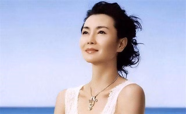 “Nữ thần” sắc đẹp U50: Gia sản tiền tỷ, 30 năm vẫn lái chiếc xe cũ và thích mua đồ vỉa hè ảnh 13