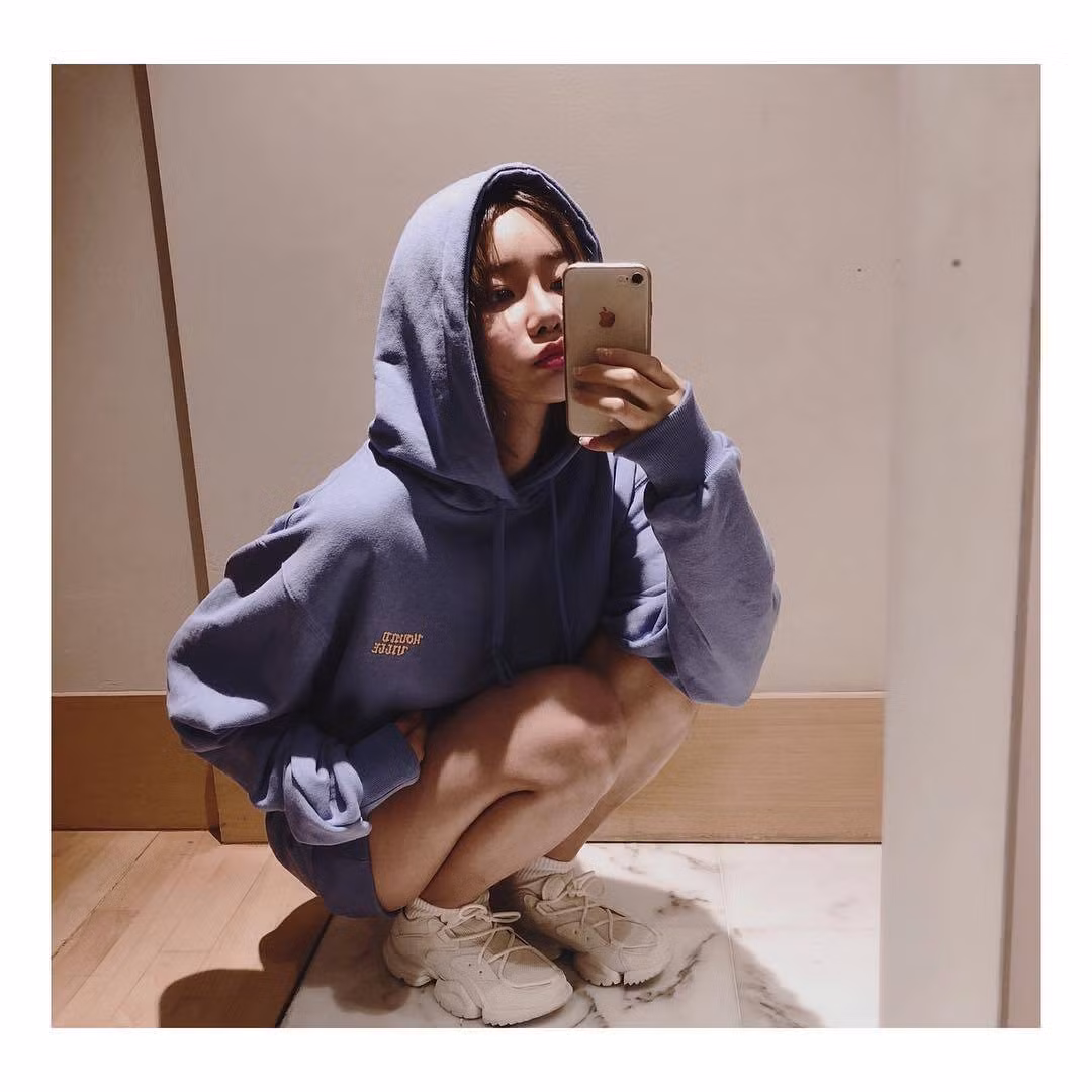 “Mãn nhãn” với sự xuất hiện “đỉnh cao thần thái” của Idol K-pop trong sắc tím “hot hit“ ảnh 4