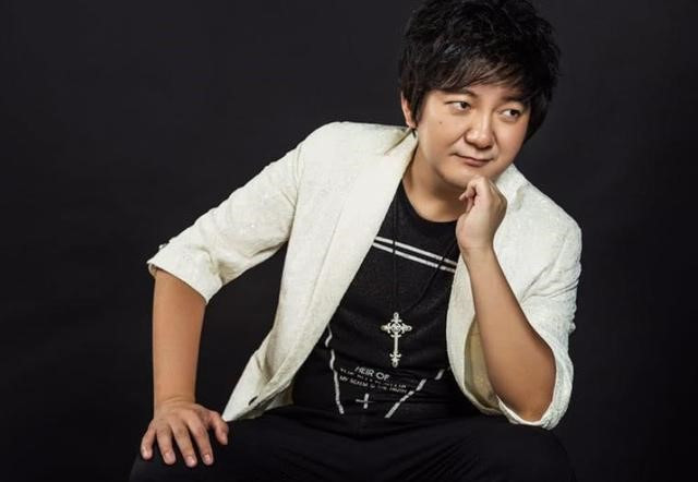 “Kỳ tích” của làng giải trí: Ca sĩ trở thành tỷ phú chỉ nhờ duy nhất một bài hát trong đời ảnh 2