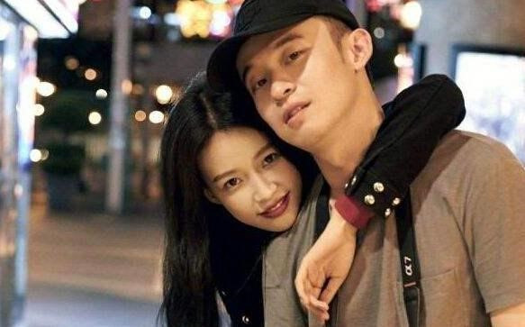 “Nữ thần ngôn tình” khiến fan ngỡ ngàng trước cách bọc nilon làm chân thon tay mảnh ảnh 9