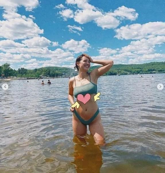 Con gái Chung Lệ Đề khoe ảnh áo tắm “đốt mắt” fan, với “eo con kiến, hông quả đào“ ảnh 4