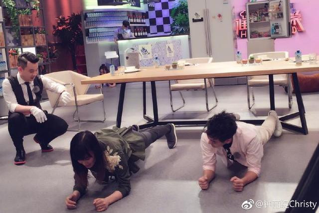 “Quả bom gợi cảm gốc Việt” Chung Lệ Đề tuổi ngũ tuần với phát ngôn gây sốc mình là gái 22 ảnh 4