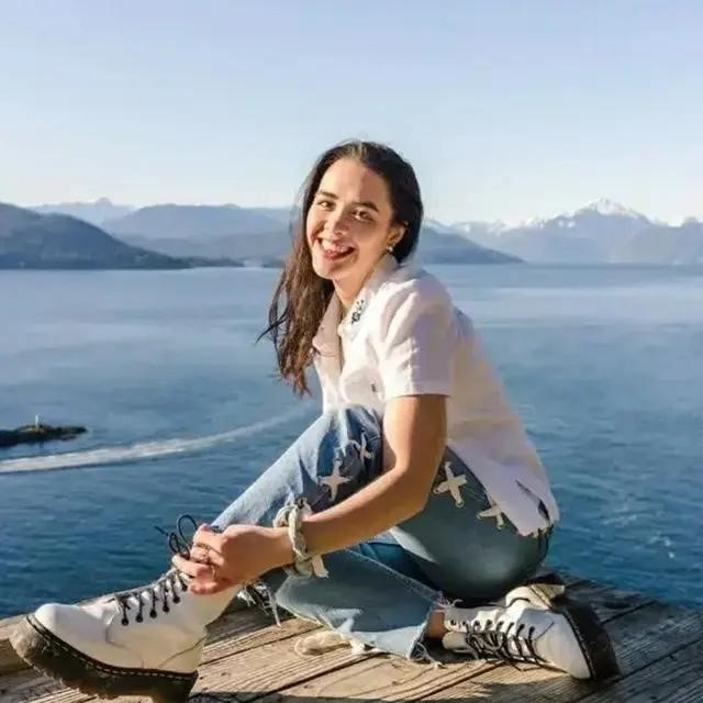 Con gái Chung Lệ Đề khoe ảnh áo tắm “đốt mắt” fan, với “eo con kiến, hông quả đào“ ảnh 9