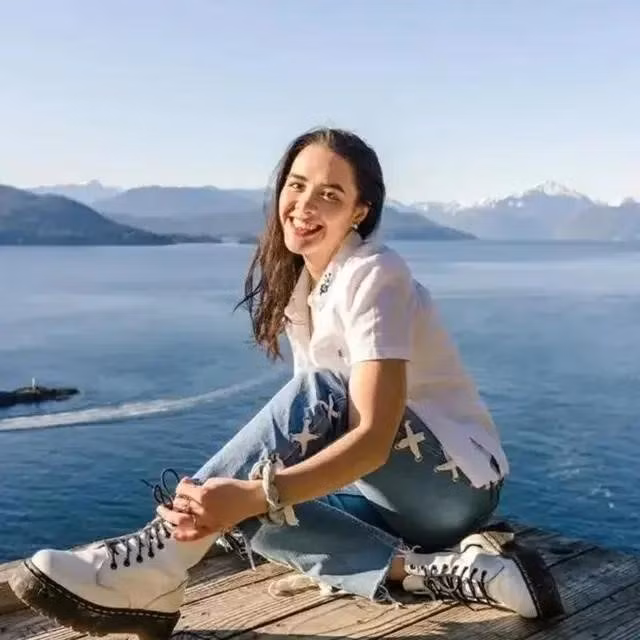 Con gái Chung Lệ Đề khoe ảnh áo tắm “đốt mắt” fan, với “eo con kiến, hông quả đào“ ảnh 9