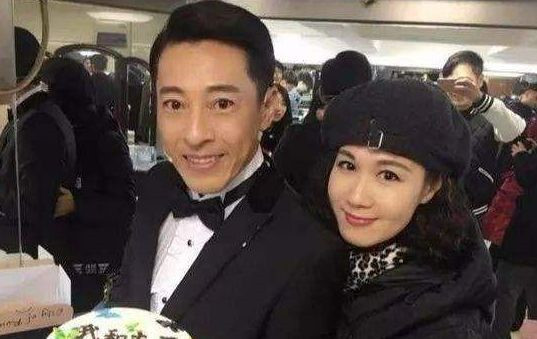 Lữ Tụng Hiền cho biết họ đồng thuận không có con từ khi quyết định kết hôn. Cặp đôi này chính thức yêu nhau từ năm 1994 và duy trì tình yêu cùng sở thích ăn chay cho tới bây giờ. Mặc dù không có con, nhưng họ giành nhiều thời gian cho nhau và đi du lịch khắp nơi nên cuộc sống không bao giờ nhàm chán. Đây quả thực là một cặp đôi hiếm có của làng giải trí Hoa ngữ. Cặp đôi U60 không ăn thịt, không sinh con: Hạnh phúc và “hack tuổi” nhất làng giải trí ảnh 11