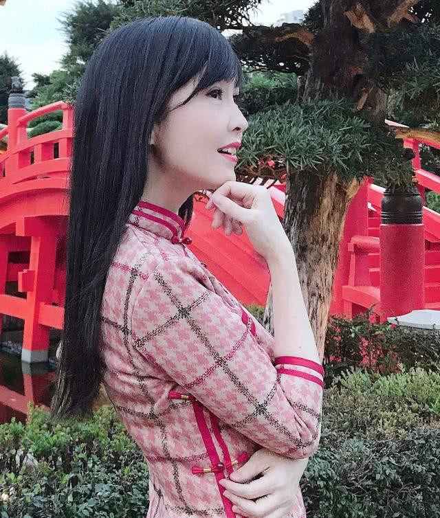 “Ngọc nữ” 52 tuổi như gái 18: Quyết tâm không sinh con để giữ “khuôn mặt búp bê“ ảnh 2