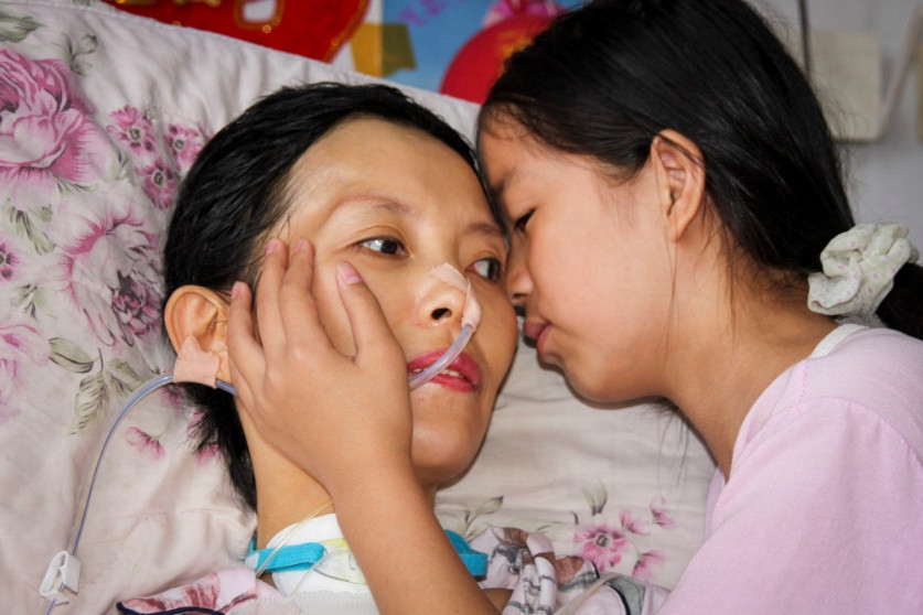 Cảm động bé gái 11 tuổi nhặt phế liệu gom tiền giành tặng bố mẹ lễ thất tịch đáng nhớ ảnh 11