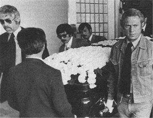 6 nhân vật “huyền thoại” khiêng linh cữu trong đám tang Lý Tiểu Long mà ai cũng “hãi“ ảnh 8