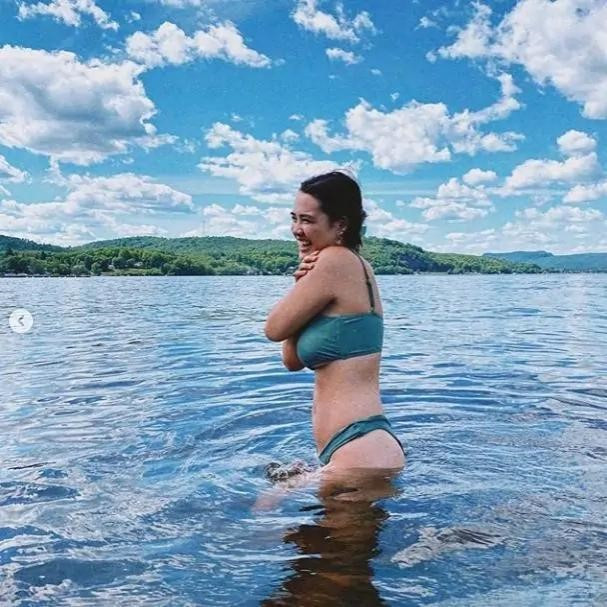 Con gái Chung Lệ Đề khoe ảnh áo tắm “đốt mắt” fan, với “eo con kiến, hông quả đào“ ảnh 5