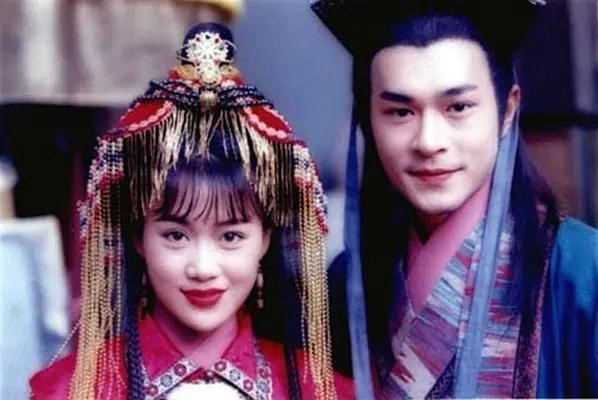 “Chúc Anh Đài” Lương Tiểu Băng, 51 tuổi vẫn hát quán bar kiếm sống khiến fan thương cảm ảnh 6