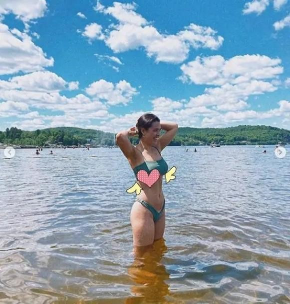 Con gái Chung Lệ Đề khoe ảnh áo tắm “đốt mắt” fan, với “eo con kiến, hông quả đào“ ảnh 6