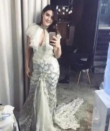 Con gái Chung Lệ Đề khoe ảnh áo tắm “đốt mắt” fan, với “eo con kiến, hông quả đào“ ảnh 7