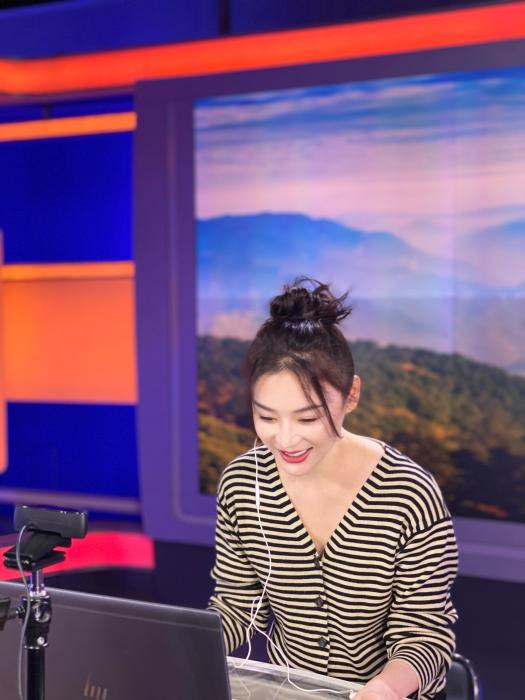 “Nàng thơ của Vu Chính” Viên San San livestream giới thiệu đặc sản cứu trợ Hồ Bắc ảnh 1