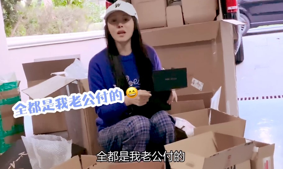 “Nữ thần nhan sắc xinh đẹp nhất xứ Đài” giữ kỷ lục shopping online trong 1 ngày gây “sốc“ ảnh 1