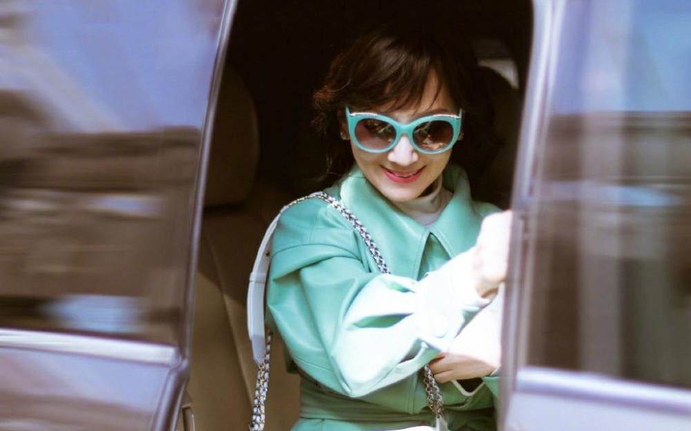 Triệu Nhã Chi gây choáng với thời trang như 9X, đẹp bất chấp 66 tuổi ảnh 2