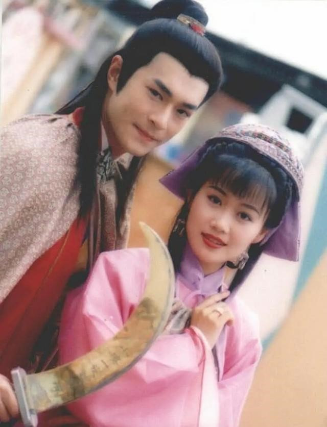 “Chúc Anh Đài” Lương Tiểu Băng, 51 tuổi vẫn hát quán bar kiếm sống khiến fan thương cảm ảnh 5