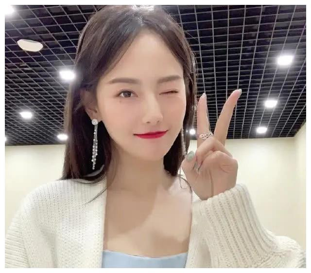 “Nàng thơ của Quỳnh Giao” được chồng tặng mỗi năm trăm tỷ tiền tiêu vặt vì 12 năm “sạch“ ảnh 2