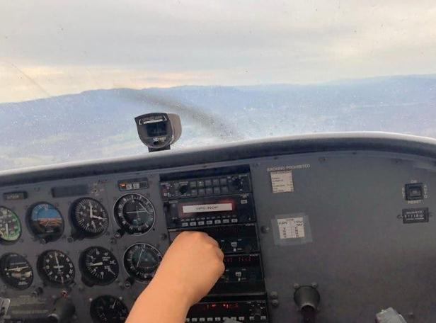 Thiếu niên 16 tuổi lái trực thăng giao vật tư y tế gây chú ý ở Mỹ mùa COVID-19 ảnh 2