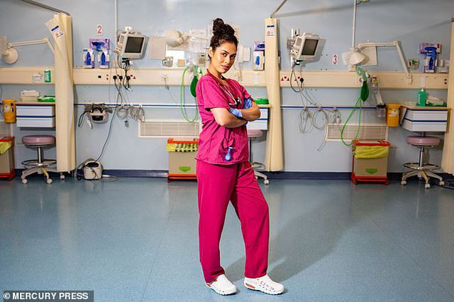 Nữ bác sĩ đi thi Miss World giải cứu cho đối thủ bị gãy xương cổ tay ảnh 2