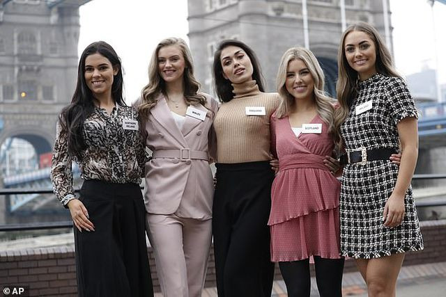 Nữ bác sĩ đi thi Miss World giải cứu cho đối thủ bị gãy xương cổ tay ảnh 8