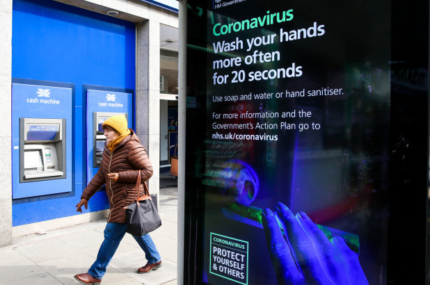 Nhiều nước gia hạn lệnh phong tỏa, giãn cách xã hội ảnh 1