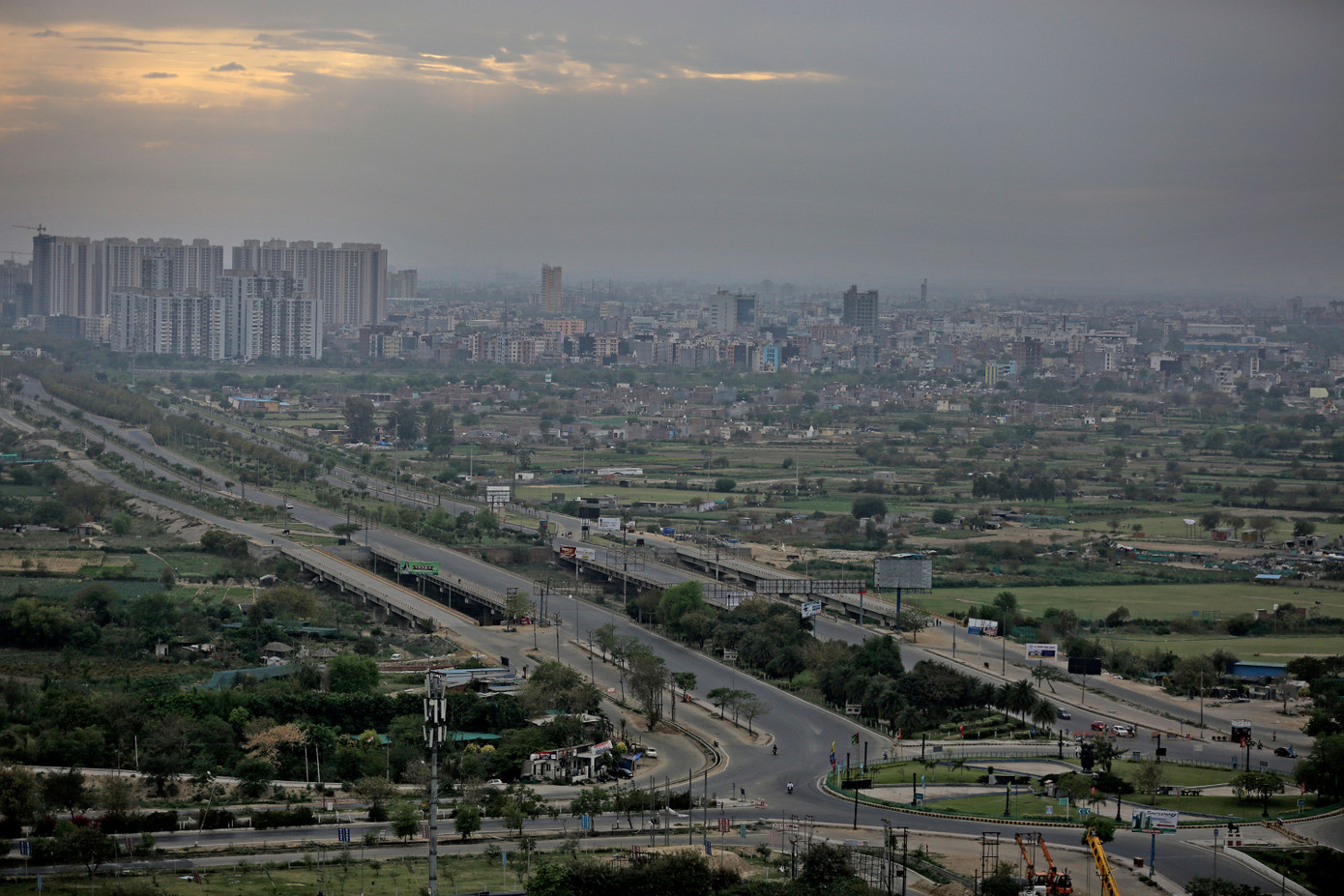 Ấn Độ theo dõi điện thoại người nghi mắc COVID-19 ảnh 1