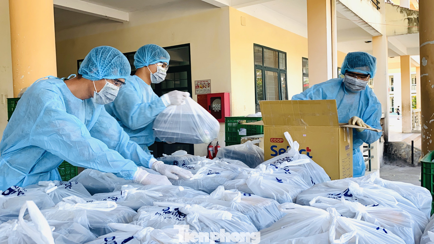 Từ trong khu cách ly: 'Tận trong đáy lòng thực sự rất xúc động và tôi đã khóc!' ảnh 2