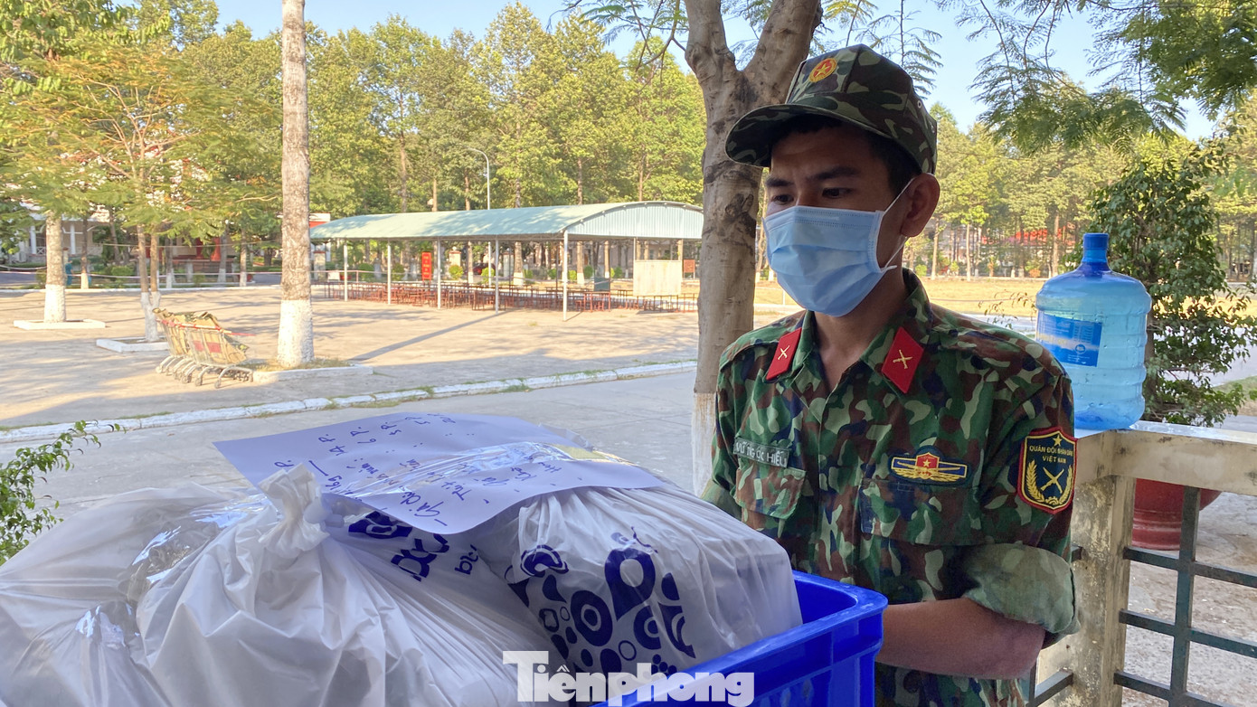 Từ trong khu cách ly: 'Tận trong đáy lòng thực sự rất xúc động và tôi đã khóc!' ảnh 1