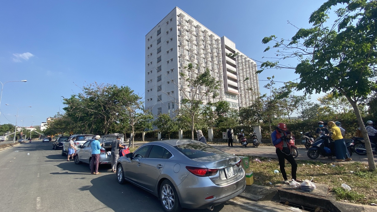 TPHCM tạm ngưng sử dụng khách sạn, resort làm khu cách ly vì hết phòng ảnh 2