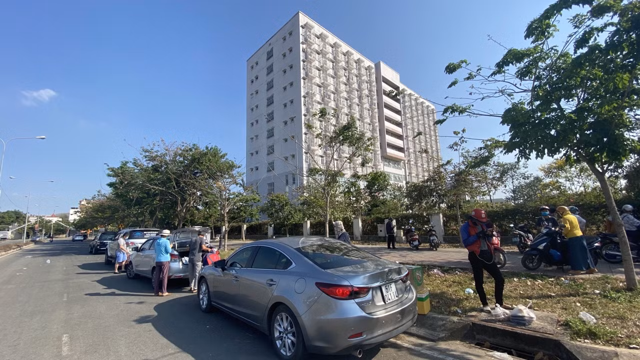 TPHCM tạm ngưng sử dụng khách sạn, resort làm khu cách ly vì hết phòng ảnh 2