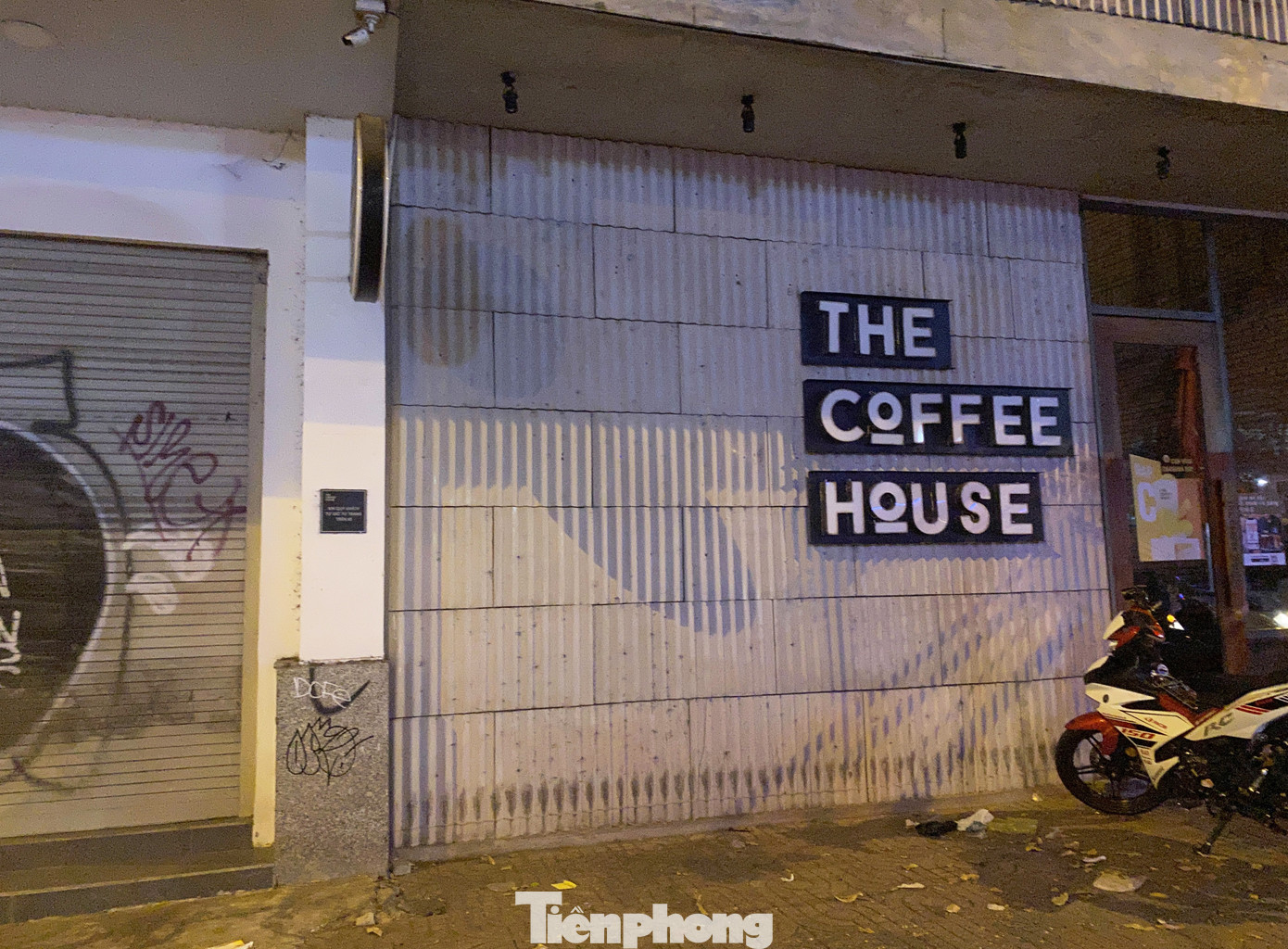 Hàng quán ở TPHCM đồng loạt đóng cửa để chống dịch bệnh Covid-19 ảnh 3