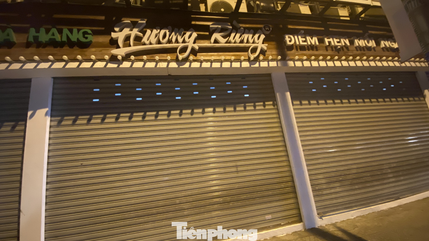 Hàng quán ở TPHCM đồng loạt đóng cửa để chống dịch bệnh Covid-19 ảnh 6