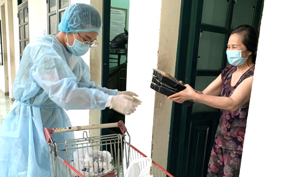 Sau 'ổ dịch' COVID-19 ở Bạch Mai, TPHCM rà soát tất cả các bệnh viện ảnh 1