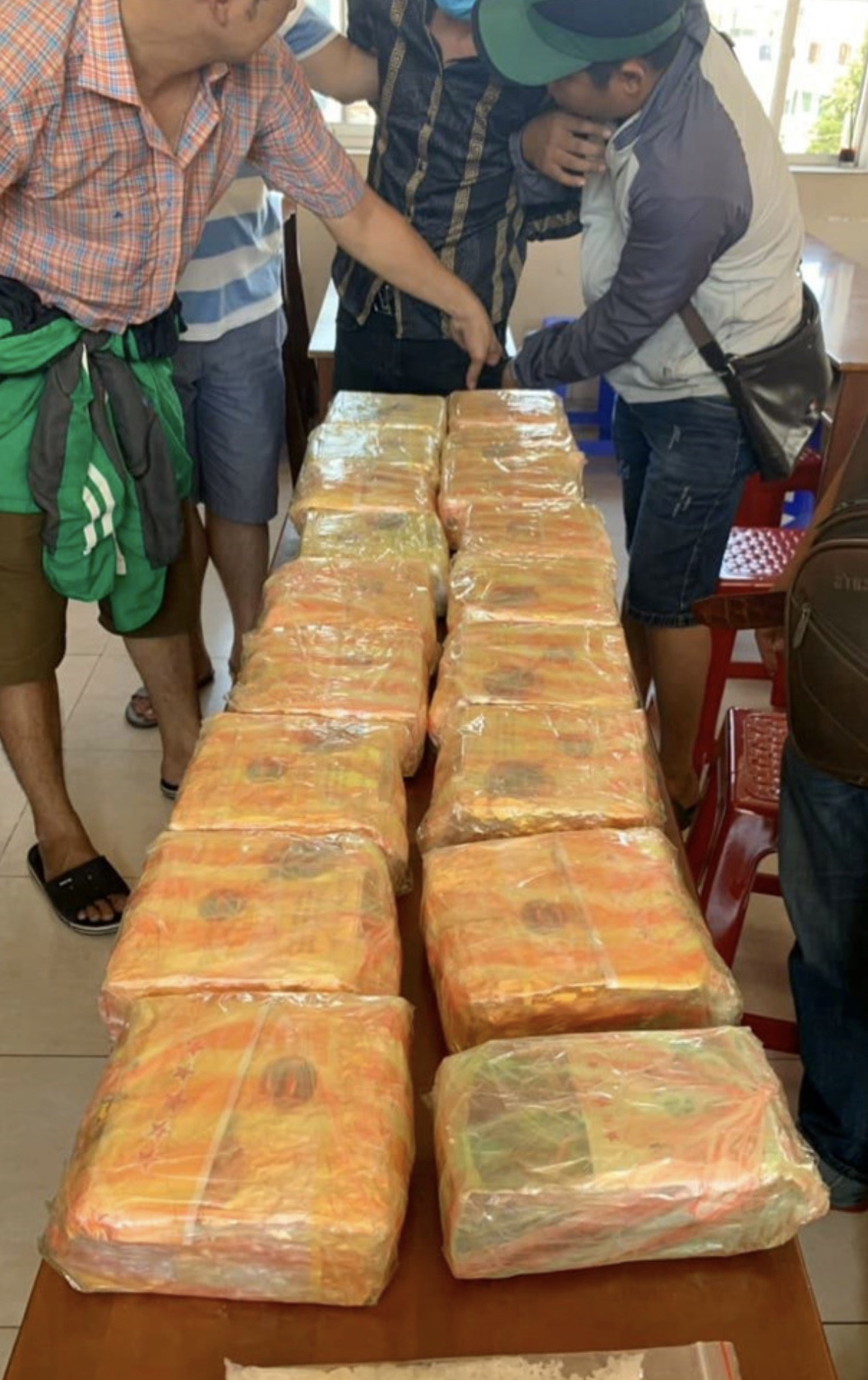 Đánh sập đường dây buôn bán ma túy 'khủng' ở TPHCM ảnh 2