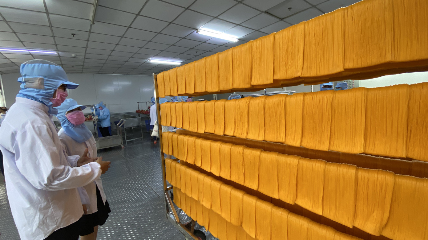 Cận cảnh quy trình 'giải cứu' thanh long, dưa hấu mùa dịch Covid-19 ảnh 12