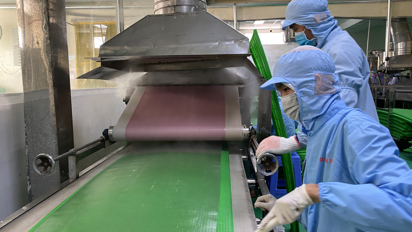 Cận cảnh quy trình 'giải cứu' thanh long, dưa hấu mùa dịch Covid-19 ảnh 13