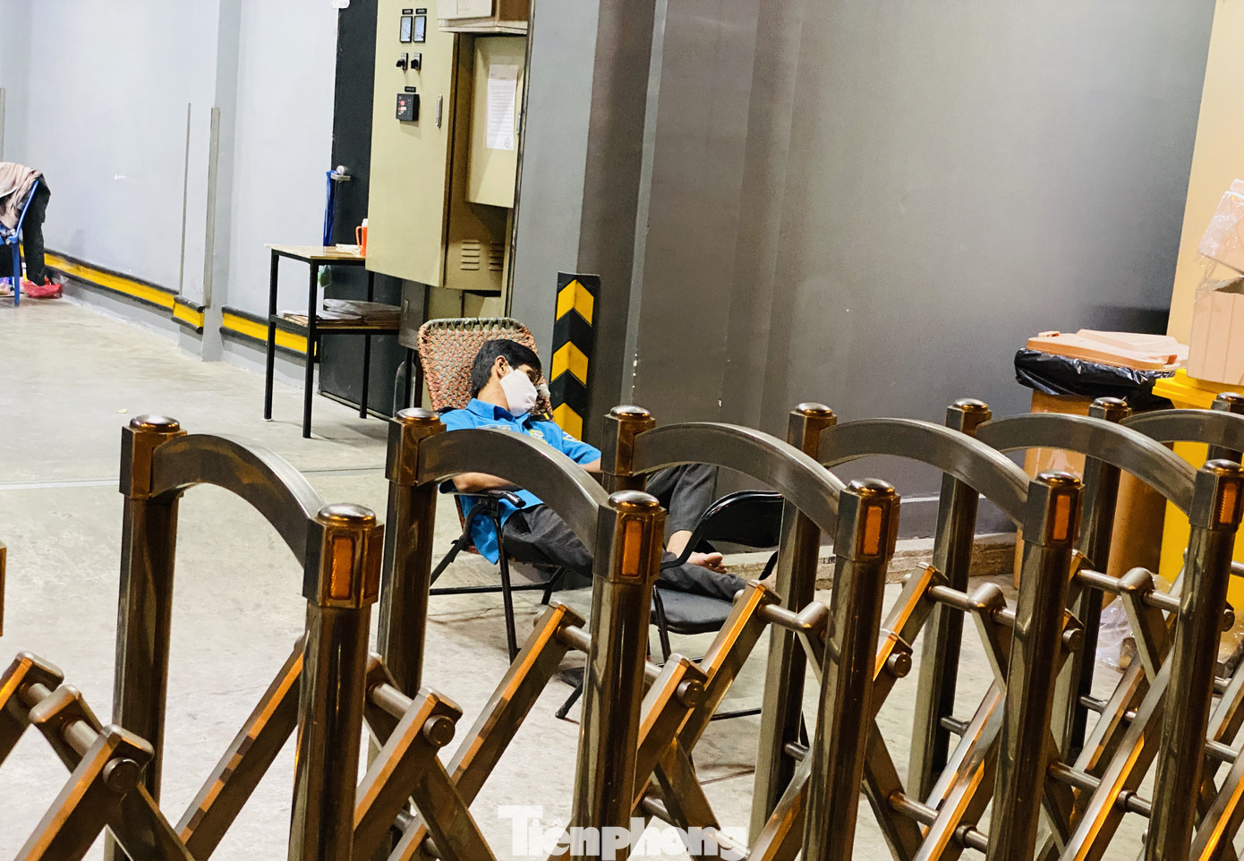 Sài Gòn đêm trước 'cách ly toàn xã hội' ảnh 4