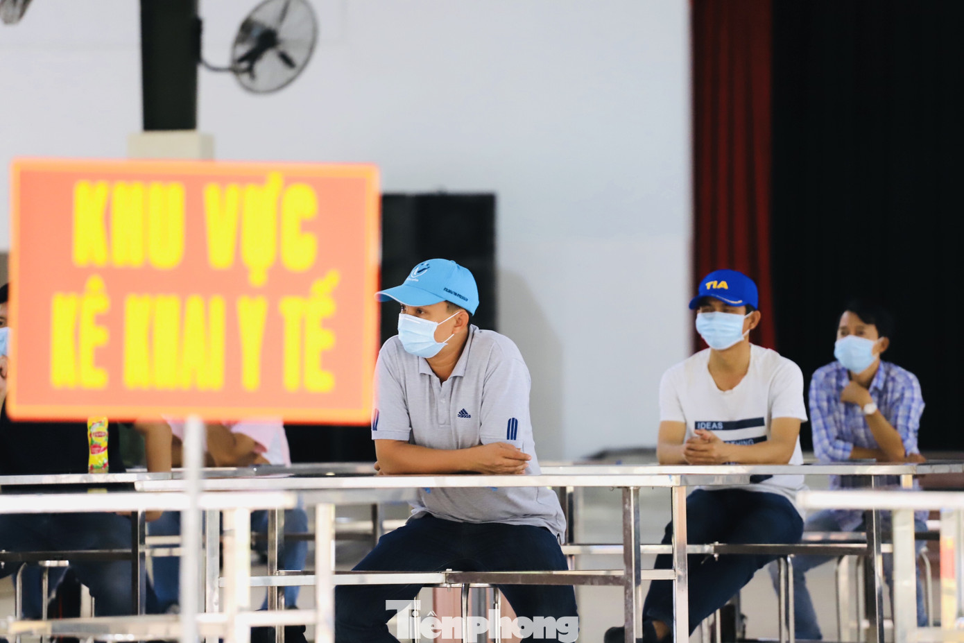 Cận cảnh quy trình cách ly công dân đến từ quốc gia có dịch Covid ảnh 9