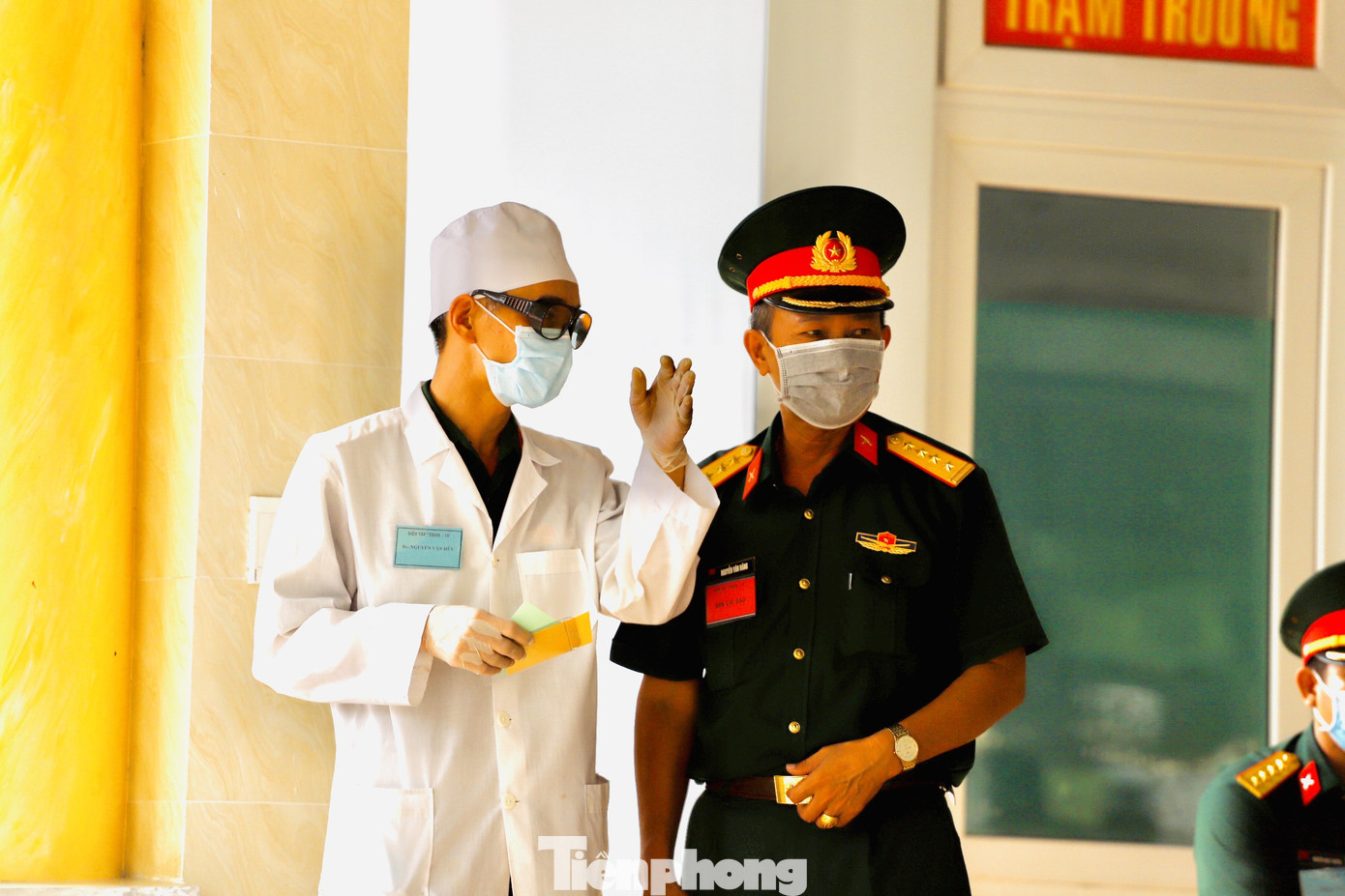 Cận cảnh quy trình cách ly công dân đến từ quốc gia có dịch Covid ảnh 12