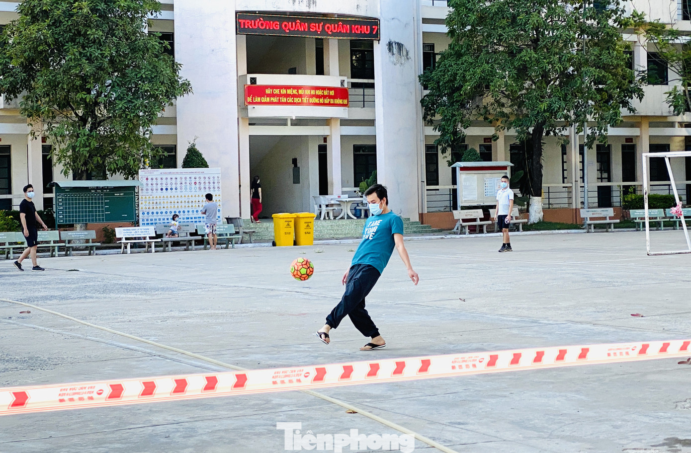 Cuộc sống trong khu cách ly gần sân bay Tân Sơn Nhất ảnh 8