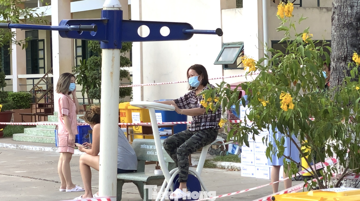 Cuộc sống trong khu cách ly gần sân bay Tân Sơn Nhất ảnh 10