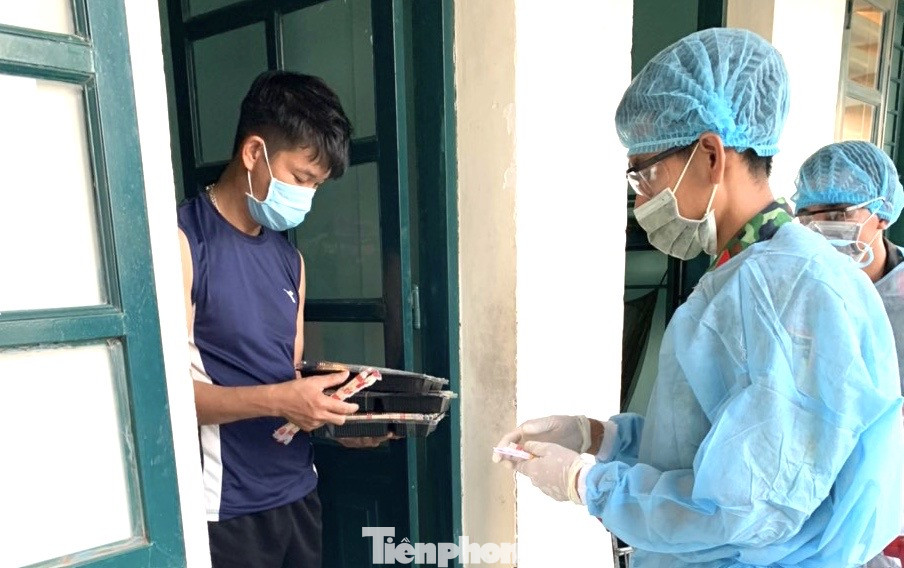 Cuộc sống trong khu cách ly gần sân bay Tân Sơn Nhất ảnh 14