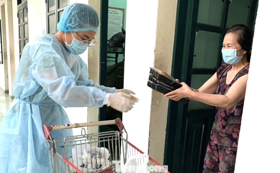 Cuộc sống trong khu cách ly gần sân bay Tân Sơn Nhất ảnh 16