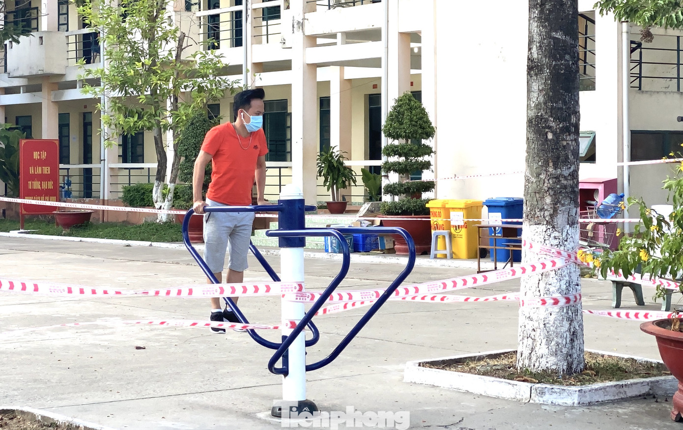 Cuộc sống trong khu cách ly gần sân bay Tân Sơn Nhất ảnh 11