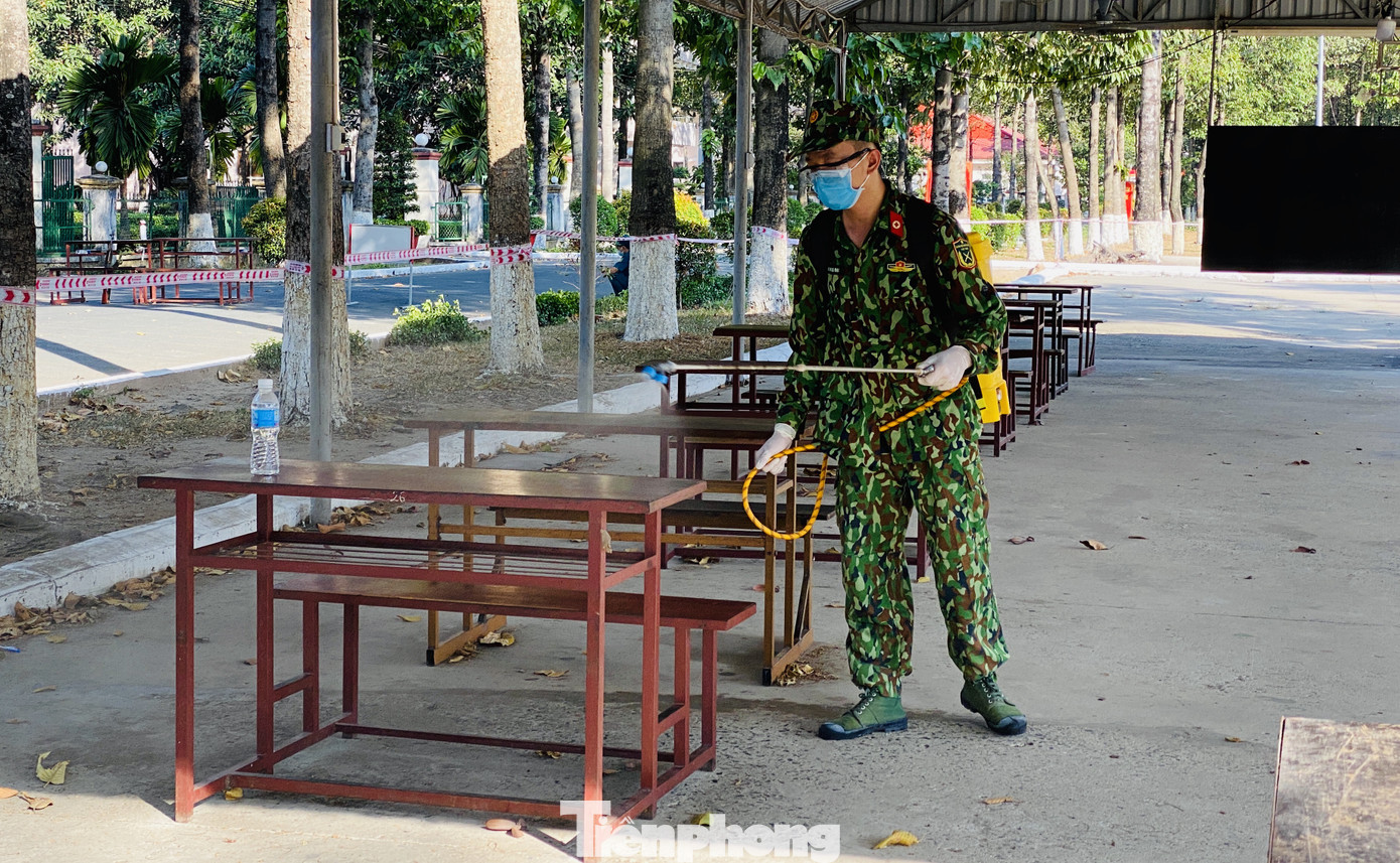 Cuộc sống trong khu cách ly gần sân bay Tân Sơn Nhất ảnh 19