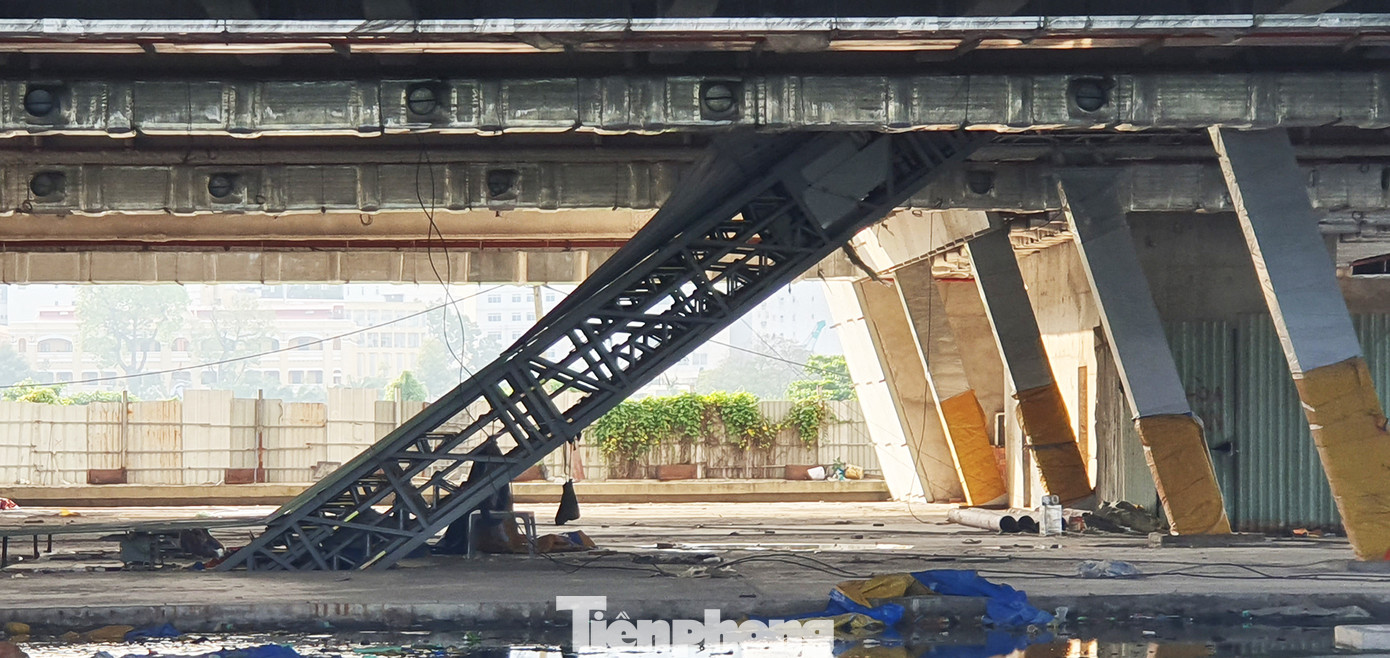 Cận cảnh tòa nhà triển lãm 800 tỷ xây dựng dang dở ở Thủ Thiêm ảnh 6